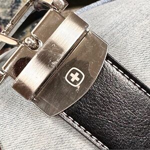 Swiss Gear Black / Brown Reversible Belt with Silver Buckle XXL 44 -48.